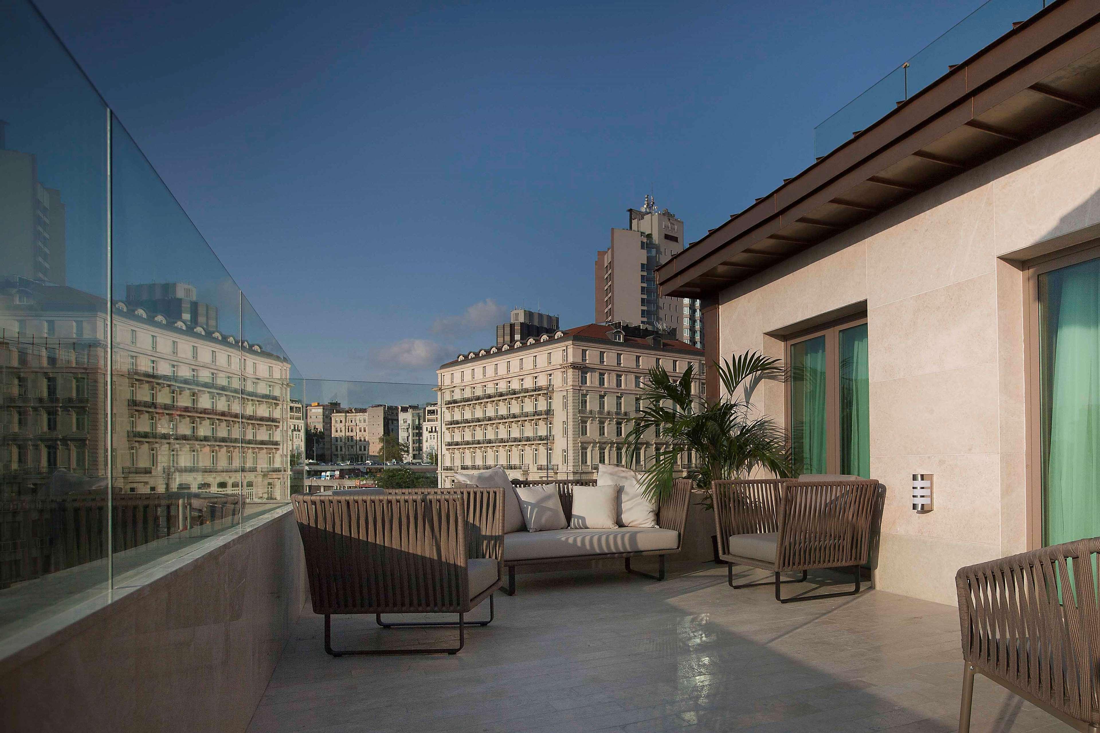 Radisson Blu Hotel Istanbul Pera Luaran gambar The Terrace