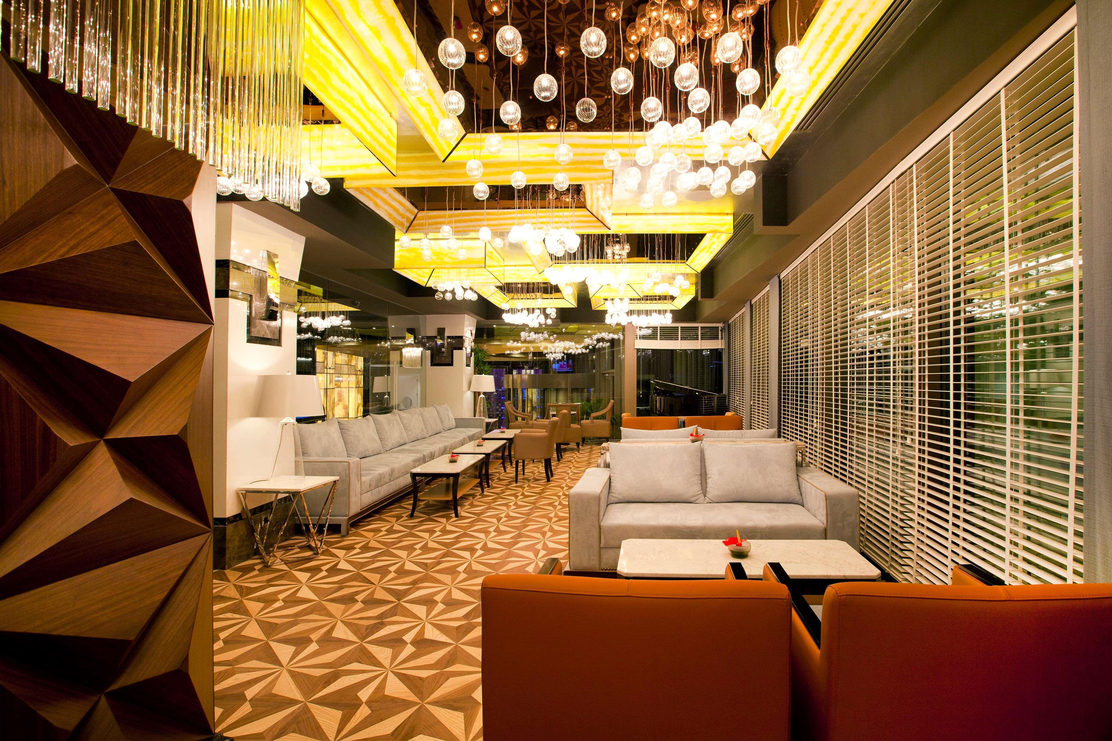 Radisson Blu Hotel Istanbul Pera Luaran gambar The interior of the lounge