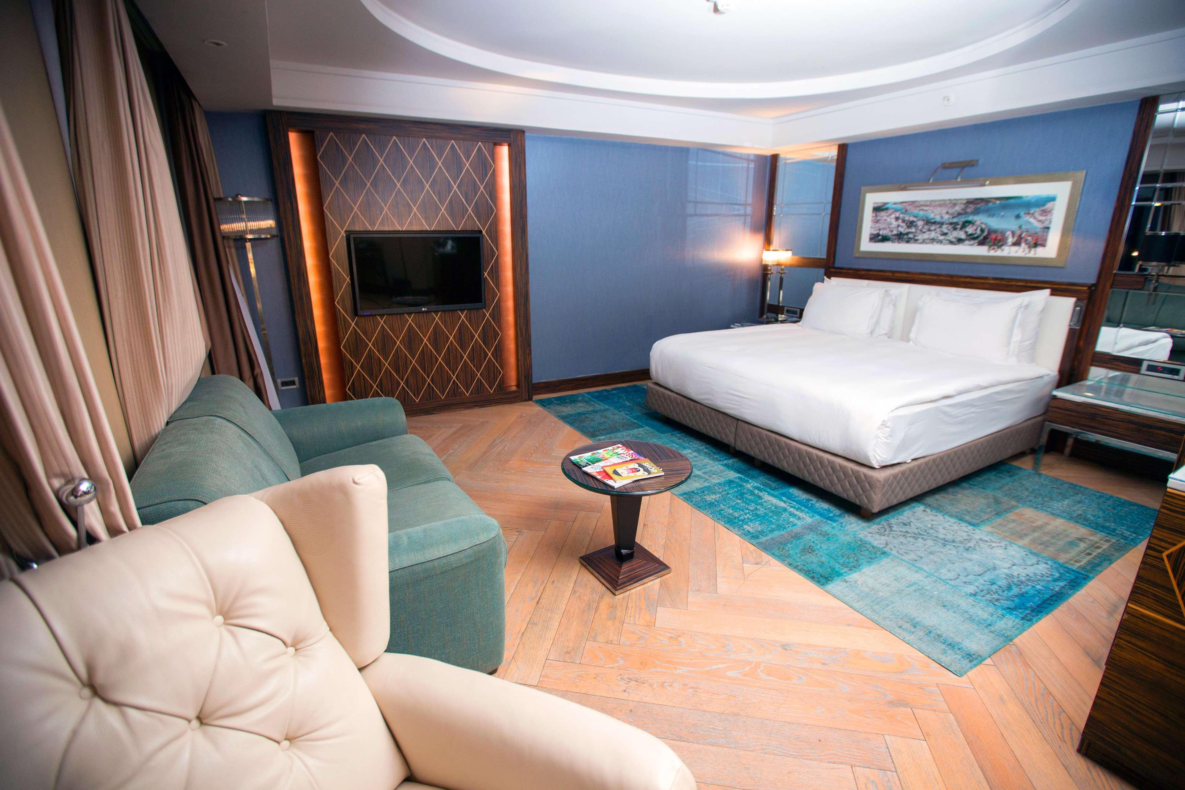 Radisson Blu Hotel Istanbul Pera Luaran gambar A room at the hotel