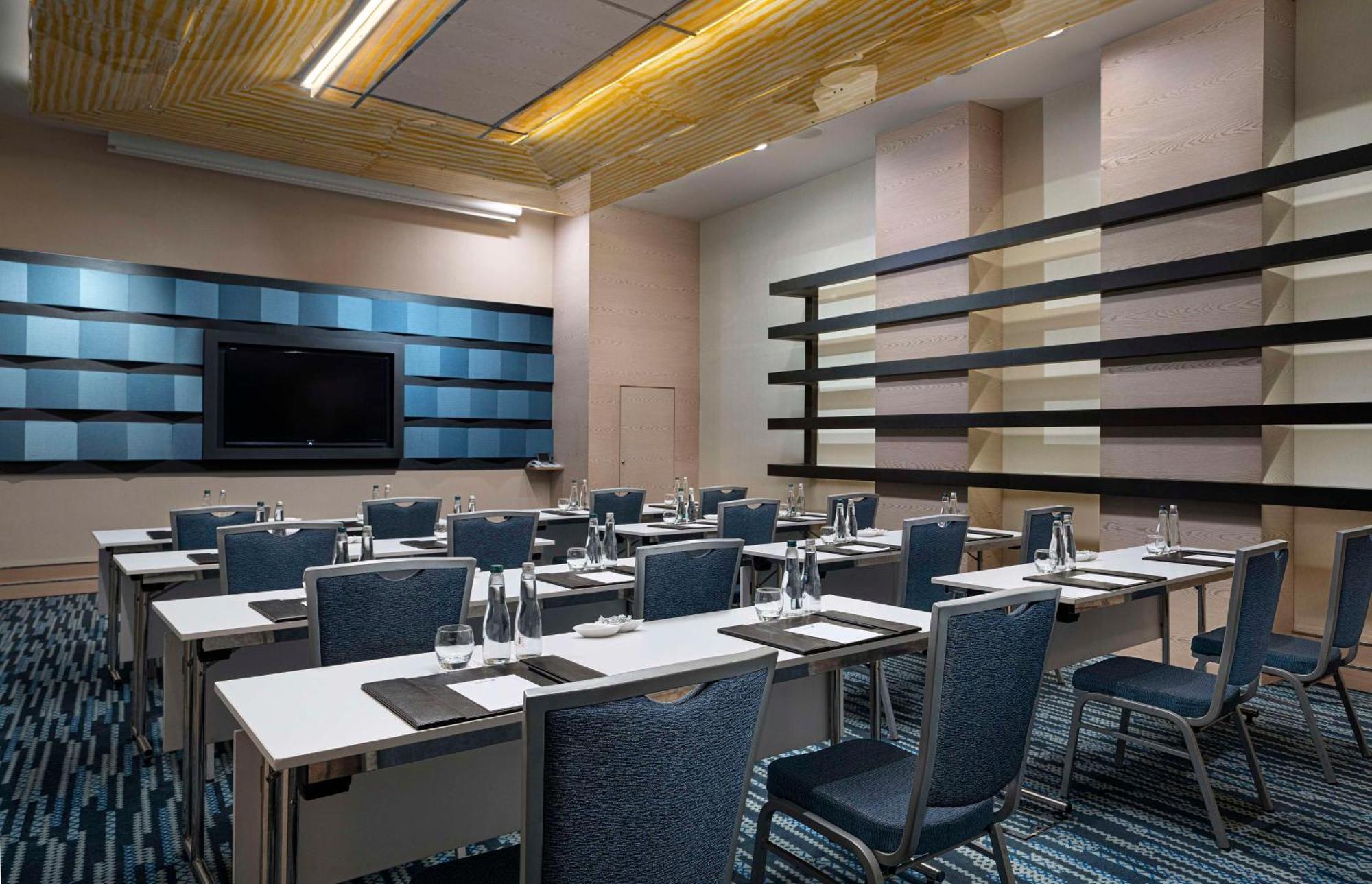 Radisson Blu Hotel Istanbul Pera Luaran gambar A typical classroom layout