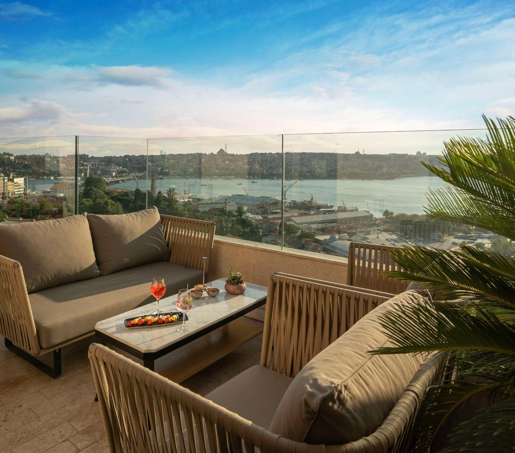 Radisson Blu Hotel Istanbul Pera Luaran gambar View from the hotel